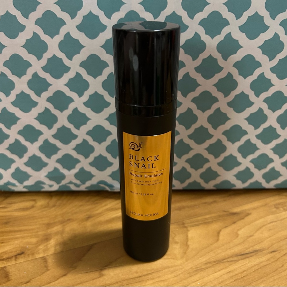 Holika Holika Black Snail Repair Emulsion